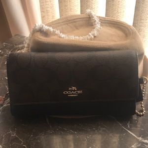 Soft trifold coach wallet (authentic)
